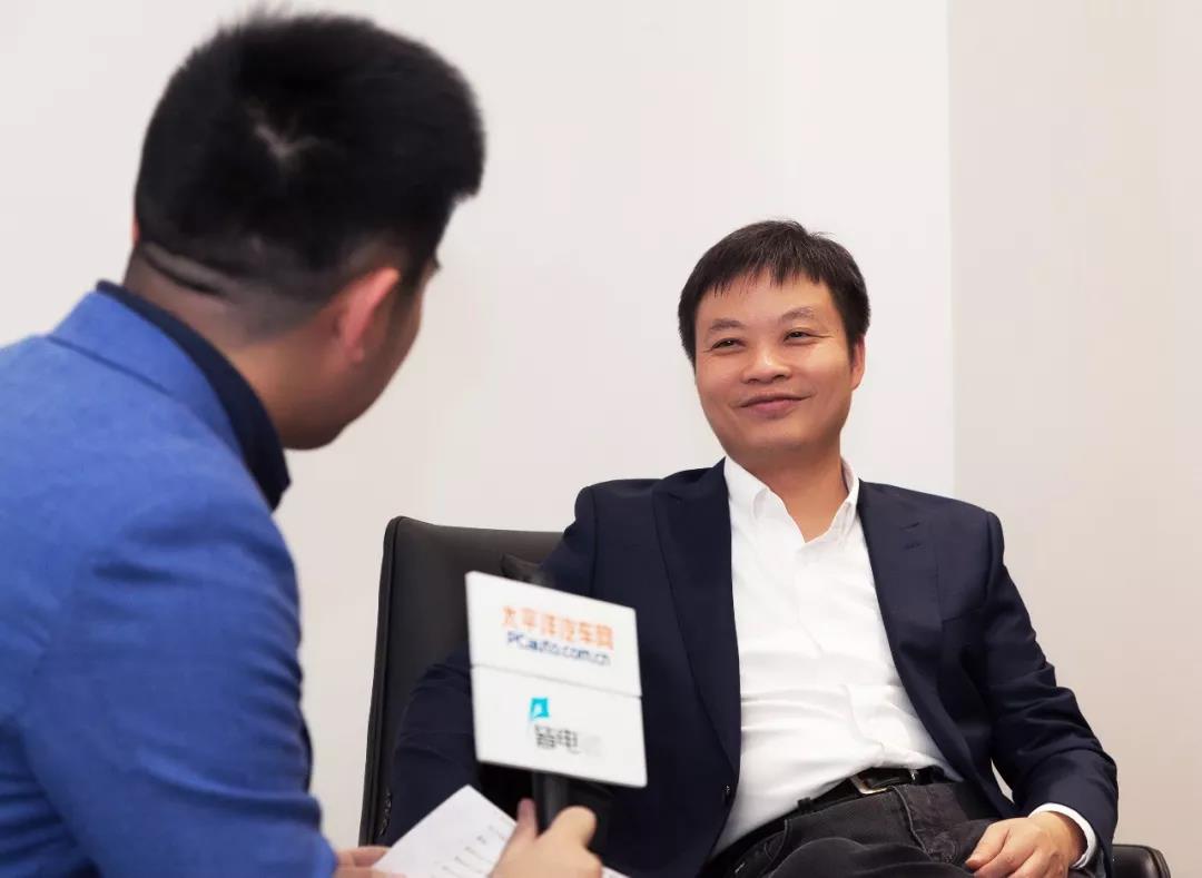 与上述多数的汽车创业者不同,何小鹏先生并非车辆工程专业科班出身